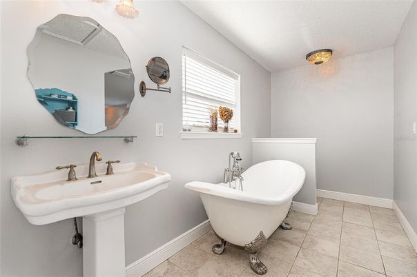 Bathroom, Free Standing Baths, Interior