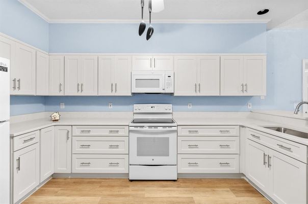 Interior, Kitchen, Pendant Lights, Wood Texture Flooring