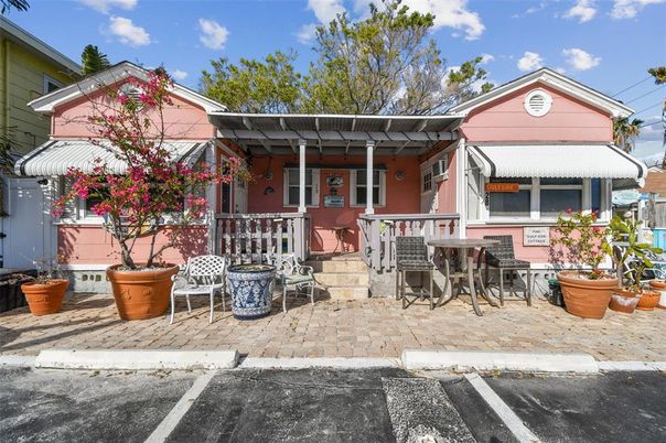 Exterior, Facade, American Craftsman