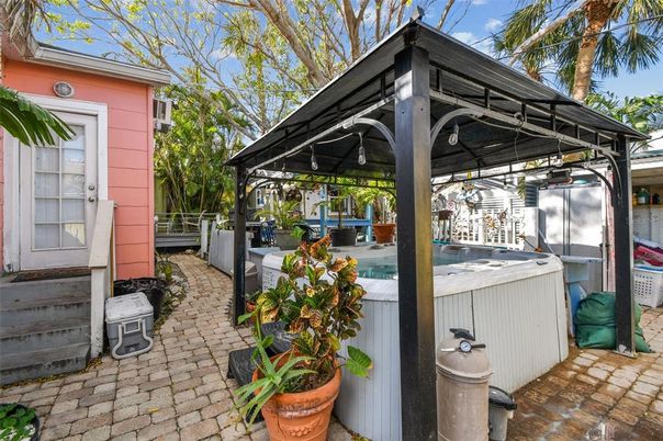 Exterior, Hot Tub