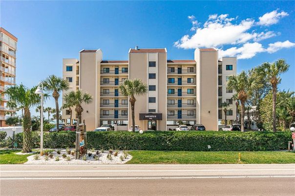 Exterior, Facade, Condo Building
