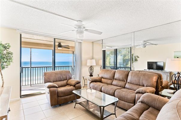 Interior, Living room, Water