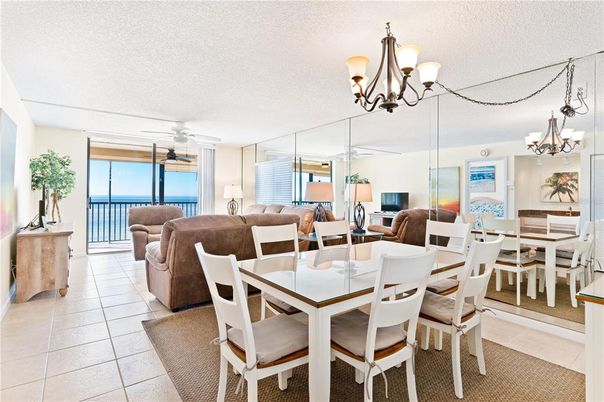 Chandelier, Dining room, Interior, Living room