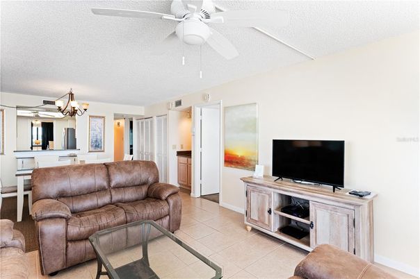 Chandelier, Interior, Living room