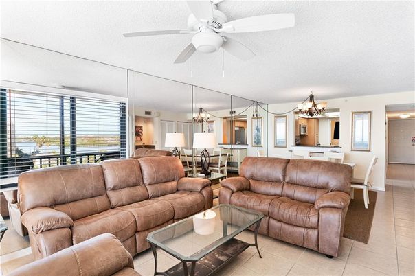 Chandelier, Dining room, Interior, Living room