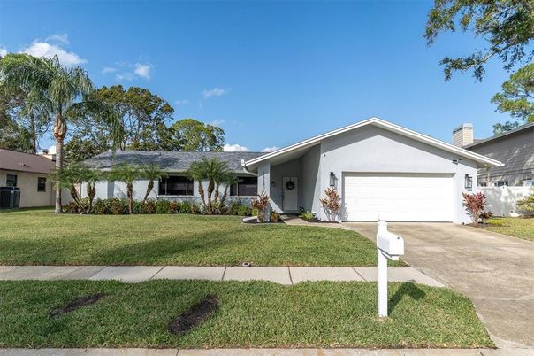Attached, Exterior, Facade, Ranch