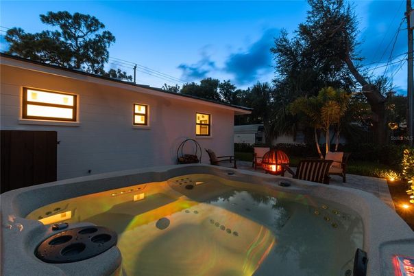 Exterior, Hot Tub
