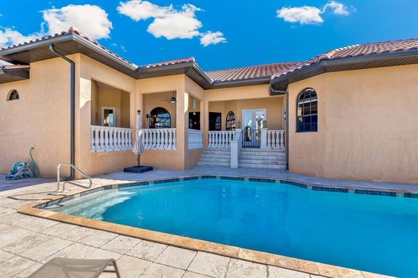 Exterior, Pool