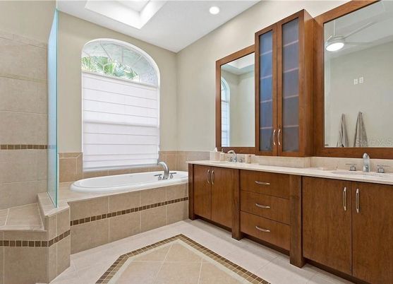 Bathroom, Dual Sink Vanities, Interior, Recessed Lighting