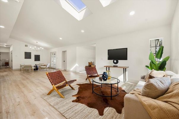 Chandelier, Dining room, Interior, Living room, Recessed Lighting, Wood Texture Flooring
