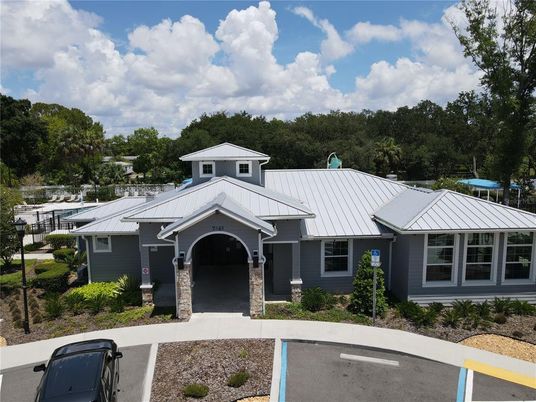 Exterior, Facade, Ranch