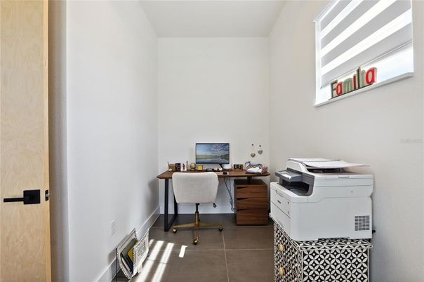 Home Office, Interior