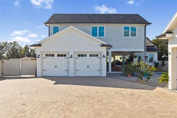 Attached, Exterior, Facade, Farmhouse