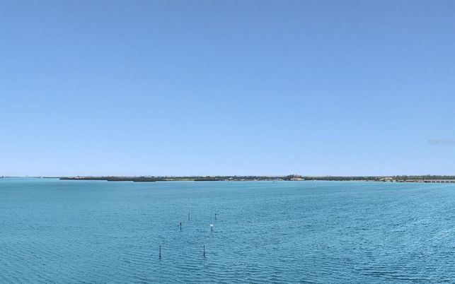 Exterior, Lake