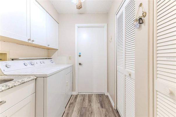 Interior, Utility Closets, Washer, Wood Texture Flooring