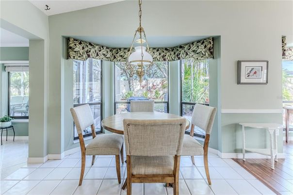Chandelier, Dining room, Interior, Pendant Lights