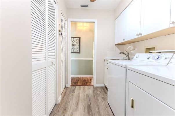 Interior, Utility Closets, Washer, Wood Texture Flooring