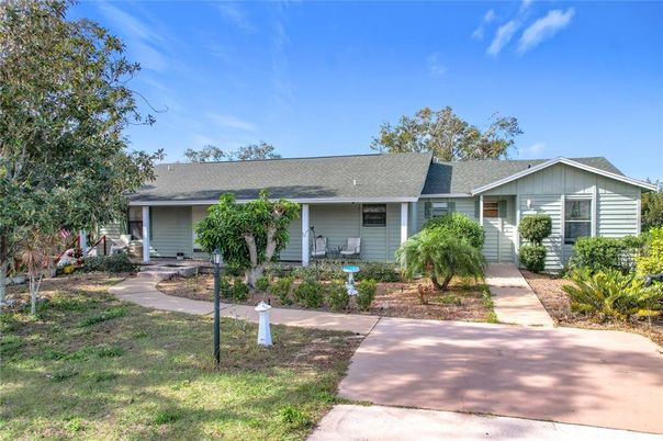 Backyard, Exterior, Facade, Ranch