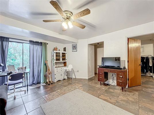 Home Office, Interior