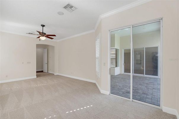 Empty room, Interior