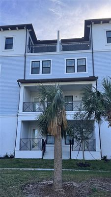 Exterior, Facade, Rowhouse
