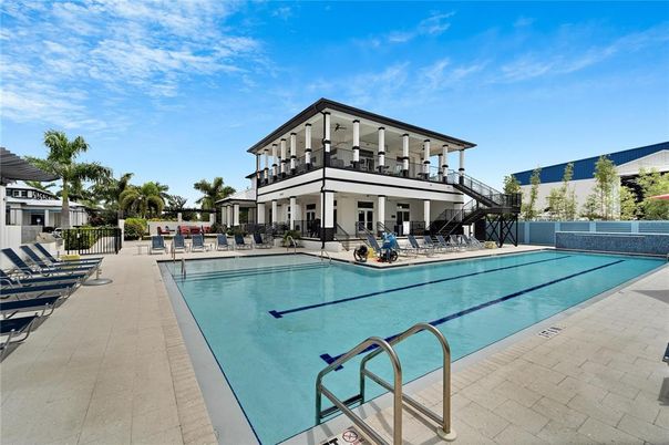 Exterior, Pool
