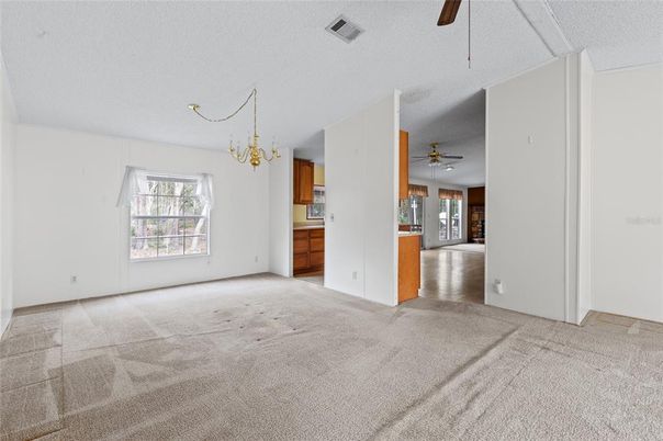 Empty room, Interior