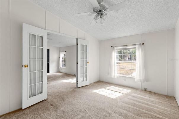 Empty room, Interior
