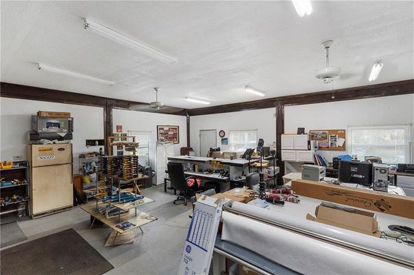 Home Office, Interior