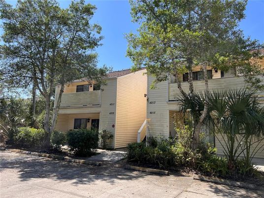 Exterior, Facade, Modern