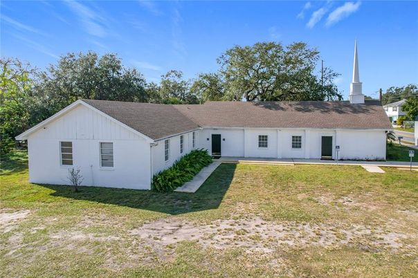 Backyard, Exterior, Facade, Ranch
