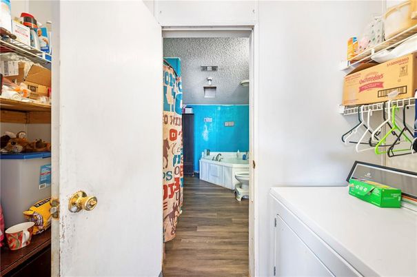 Interior, Washer, Wood Texture Flooring