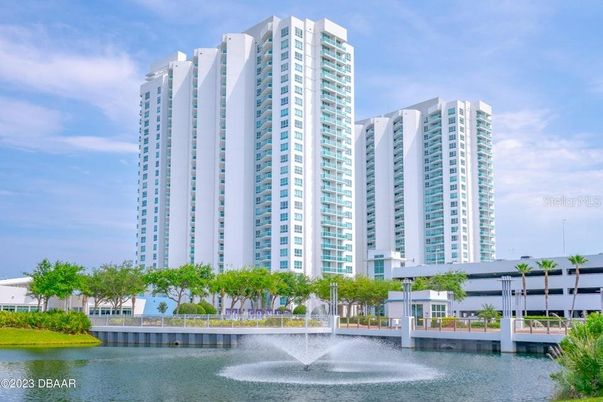 Exterior, Facade, Lake, Condo Building