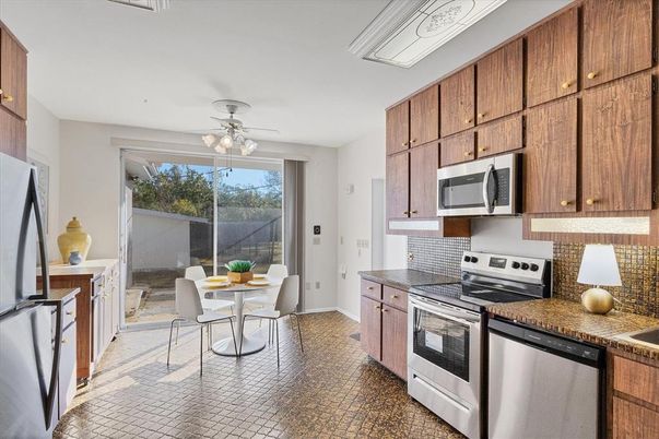 Dining room, Interior, Kitchen, Stainless Steel Appliances