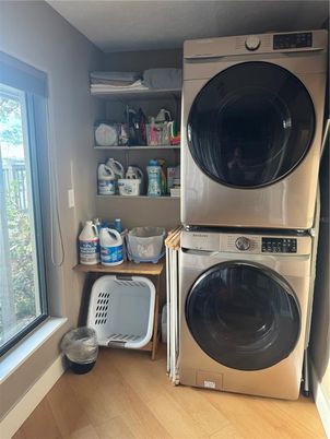 Interior, Utility Closets, Washer, Wood Texture Flooring