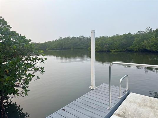 Exterior, Lake