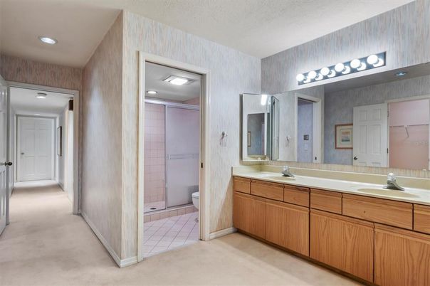 Bathroom, Dual Sink Vanities, Interior, Recessed Lighting