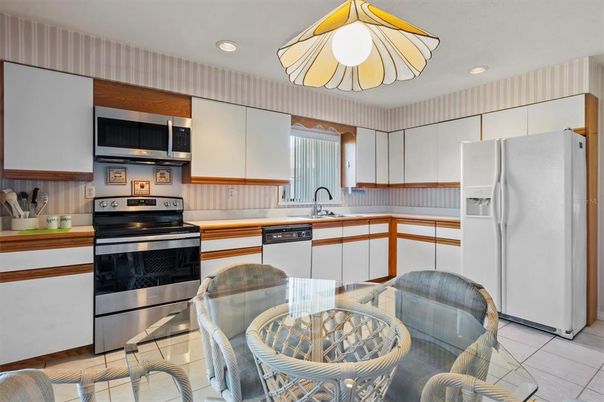 Dining room, Interior, Kitchen, Recessed Lighting, Stainless Steel Appliances