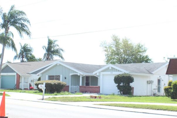 Attached, Exterior, Facade, Ranch