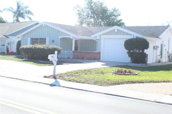 Attached, Exterior, Facade, Ranch