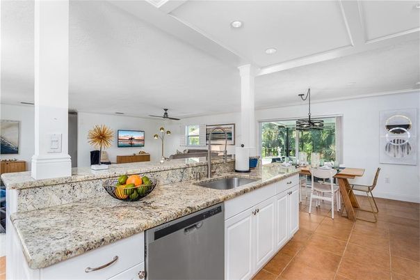 Dining room, Interior, Kitchen, Recessed Lighting
