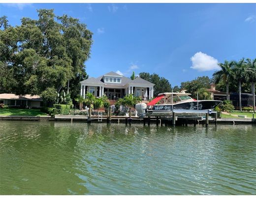 Exterior, Lake