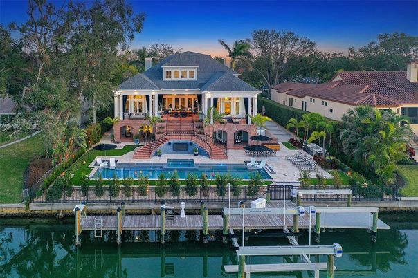 Exterior, Lake
