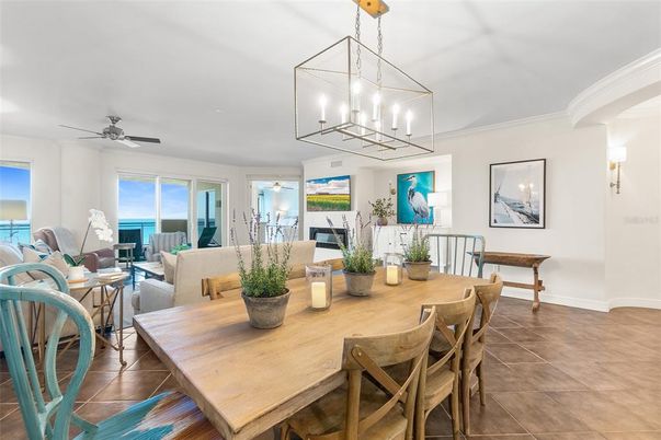 Dining room, Interior, Living room, Pendant Lights