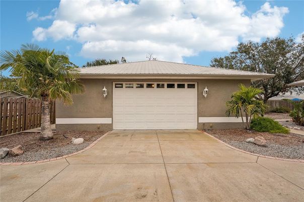 Detached Garage, Exterior