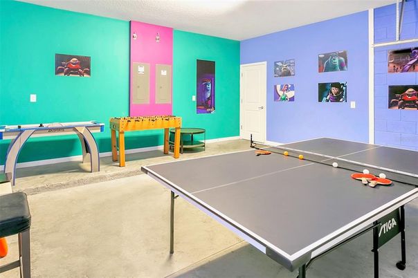 Game Room, Interior