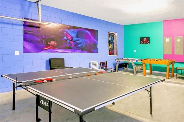 Game Room, Interior