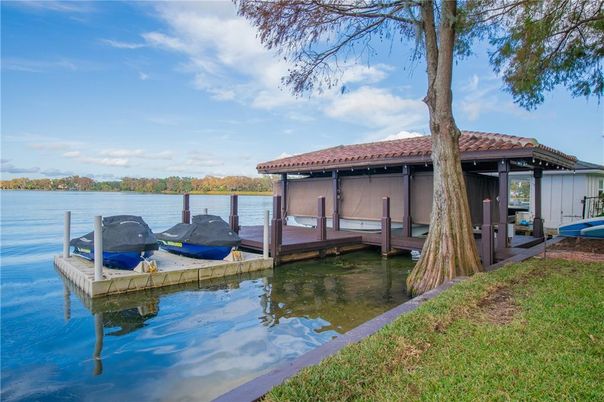 Exterior, Lake