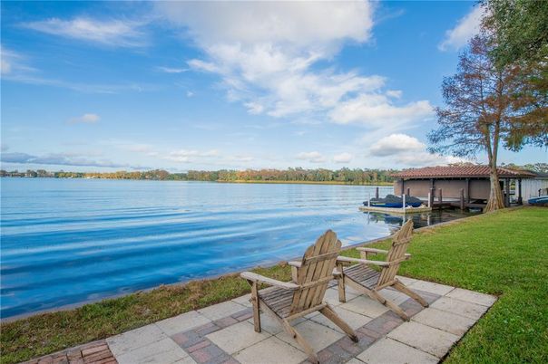 Exterior, Lake