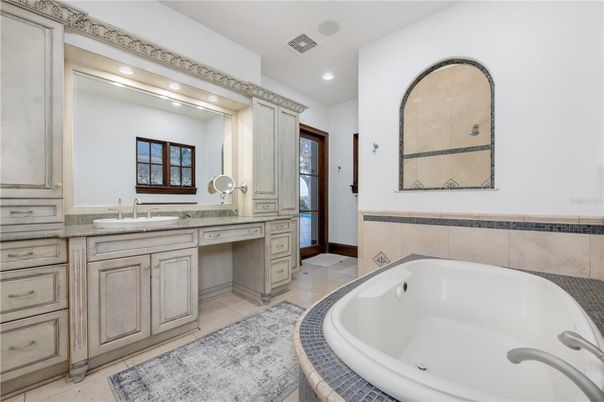 Bathroom, Dual Sink Vanities, Interior, Recessed Lighting
